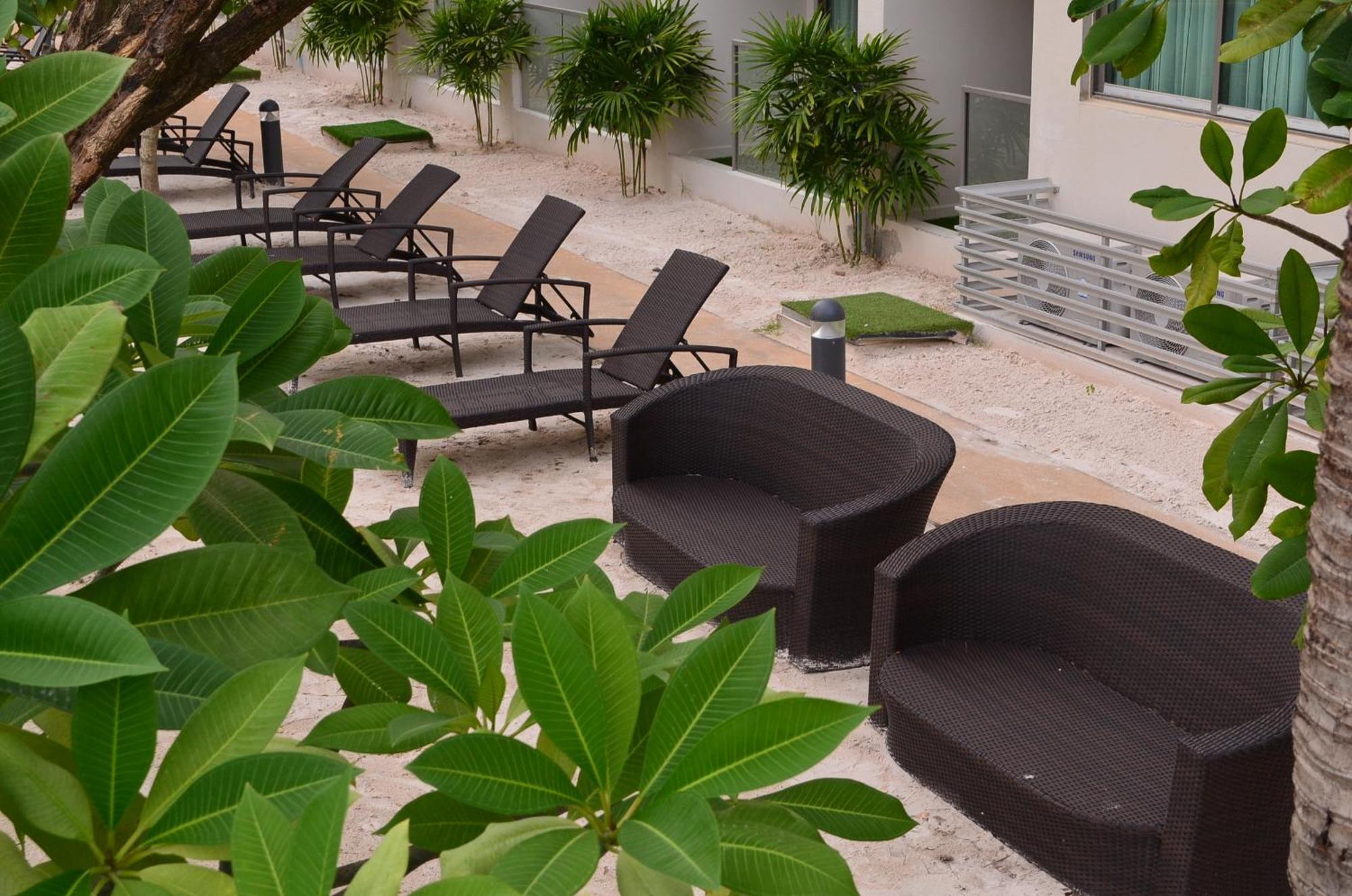 Maldives Laguna Beach Resort 3 Джомтьен Экстерьер фото